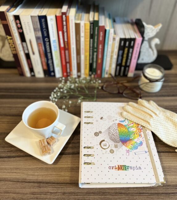 Caderno e chá